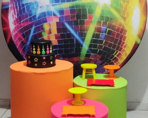 Locação Kit Pegue e Monte Neon 1