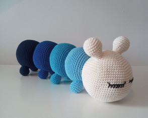 Centopeia Dorminhoca de Amigurumi de Crochê