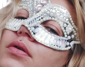 Máscara de Carnaval com Pedraria
