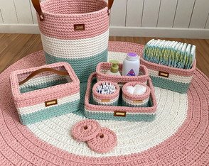 Kit Higiene 6 Peças + Cestão + Tapete de Crochê