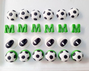 Kit 25 Apliques Brigadeiros Tema Futebol