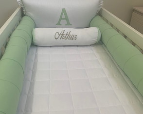 Kit Berço Personalizado 08 Peças Branco com Verde Folha