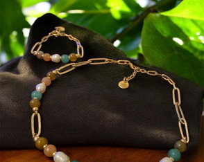 Conjunto Gargantilha e Pulseira de Pedras e Pérolas Naturais