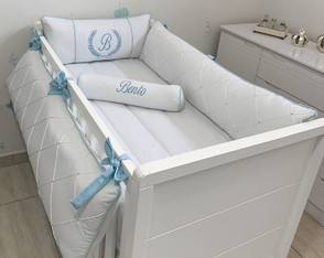 Kit Berço Masculino Personalizado 08 Peças Branco com Azul