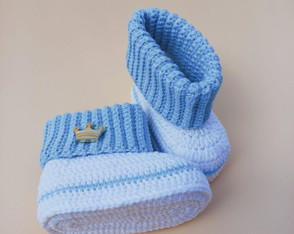 Bota de Crochê para Bebê Azul Claro com Branco