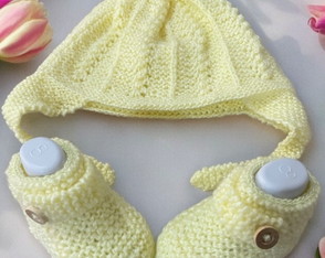 Touca Tapa Orelha e Sapatinho Botinha Amarelo Bebê
