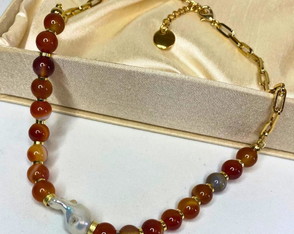 Choker Cornalina com Pérola Biwa e Corrente Cartier Ouro