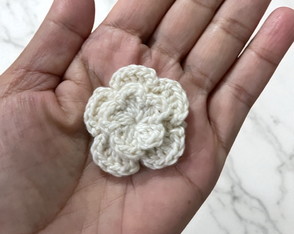 Aplique Mini Flor em Crochê de 4cm com 20 Unidades