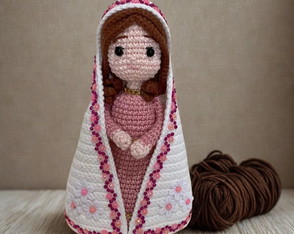 Santinha Amigurumi - Maria