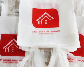 Mochila com Alça em Tnt Personalizada Kit com 20 Unidades Mochila com Alça em Tnt Personalizada Kit com 20 Unidades