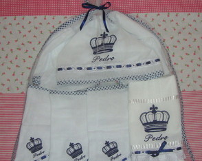 Kit Bebê com toalha capuz + 4 toalhas