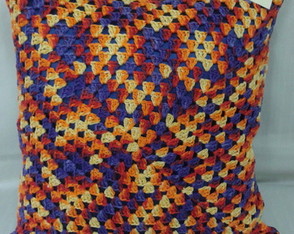 Almofadas com aplicação de crochet