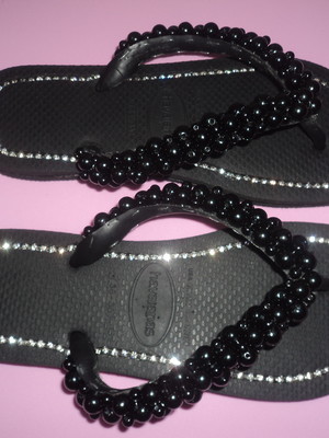 Chinelo customizado com pérolas