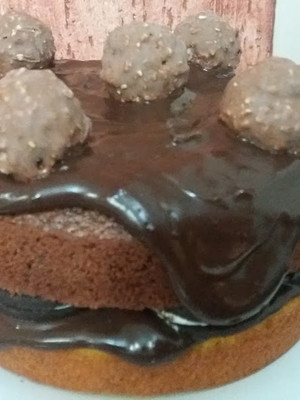 Bolo moderno desconstruído, com ganache de chocolate!!