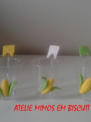 Copinhos/colherzinha decoradas com milho