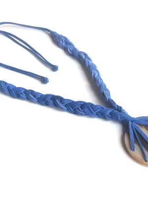 Colar trançado azul