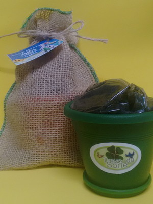 Kit trevo 4 folhas saco de juta e cartão
