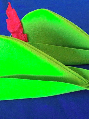 Gorro tinkerbell ou peter pan em feltro infantil