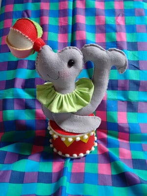 Enfeite de mesa foca tema circo