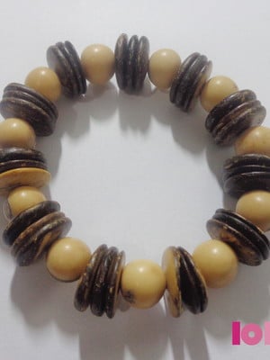 Pulseira em madeira