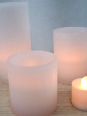 Trio de luminárias com vela de led