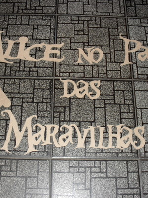 Alice no pais das maravilhas - mdf cru