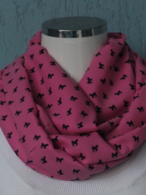 Lenço rosa cavalinhos