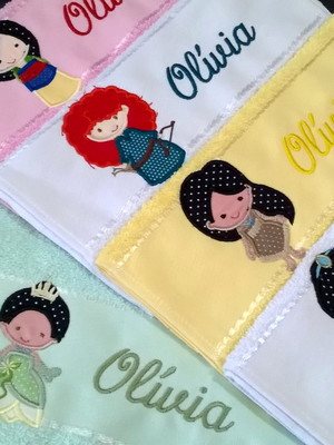 Toalha bordada princesas 5 peças