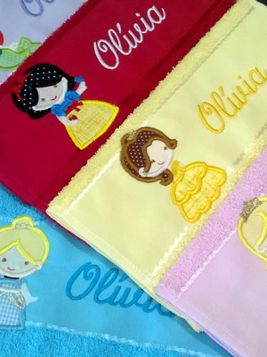 Toalha bordada princesas 5 peças