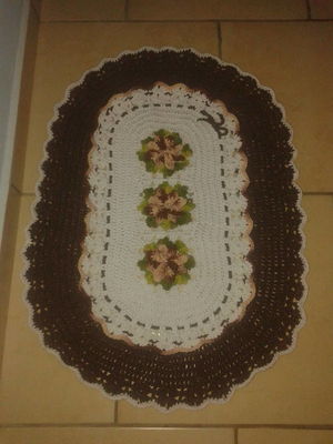 Tapete oval com flores camélia