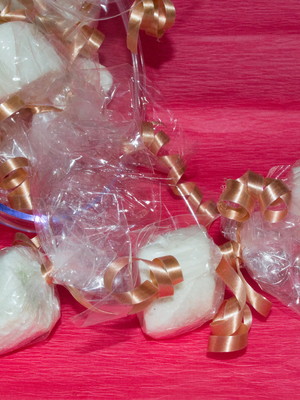 Kit com 40 balas de coco gourmet embaladas