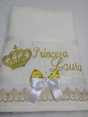 Toalha de banho bordada princesa