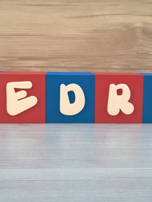 Nomes em cubos decorativos - mod. infantil - 10 x 10 x 10 cm