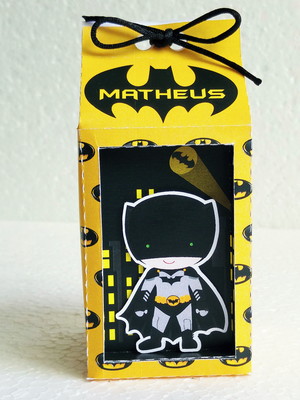 Caixa milk com visor batman