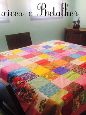 Toalha de mesa em retalhos artesanal 1,40m quadrada