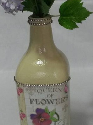 Garrafa grande 1,5 l decorada cor creme com flores