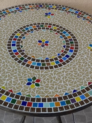 Mesa em mosaico colorida flores 70cm diâmetro