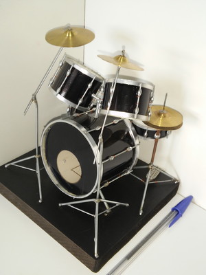 Bateria em miniatura artesanal p/decorar