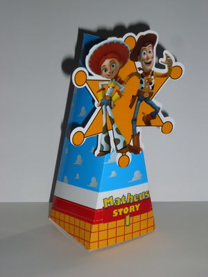 Cone triangular 3d toy story