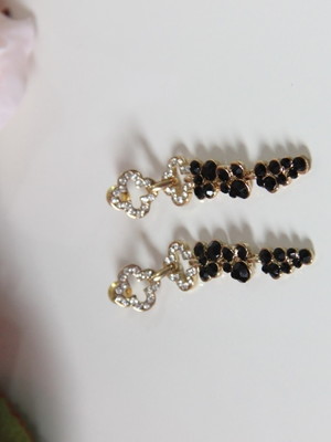Brinco com strass