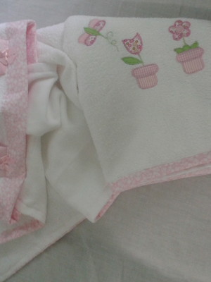 Toalha com capuz bordada com flores