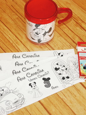 Copos para colorir com giz de cera