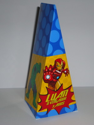 Cone triangular os vingadores desenho