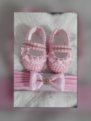 Sapatinho rosa com renda