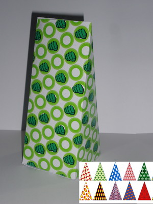 Cone triangular logo heróis