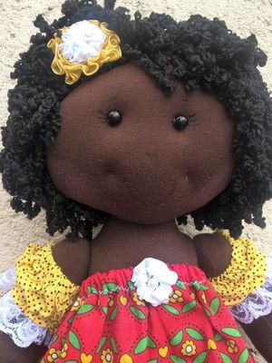 Boneca de pano negra sol