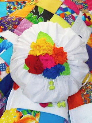 Almofada fuxicão com flores almofada de fuxico
