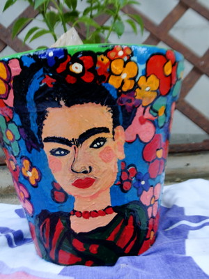 Vaso pintado à mão com frida