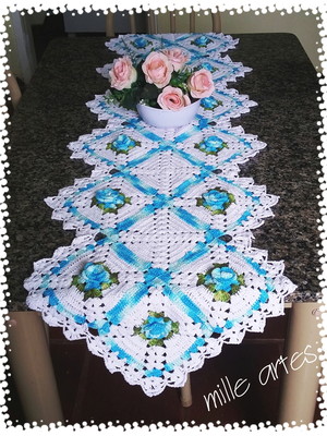 Caminho de mesa crochê