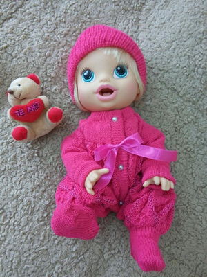 Macacão com touca baby alive